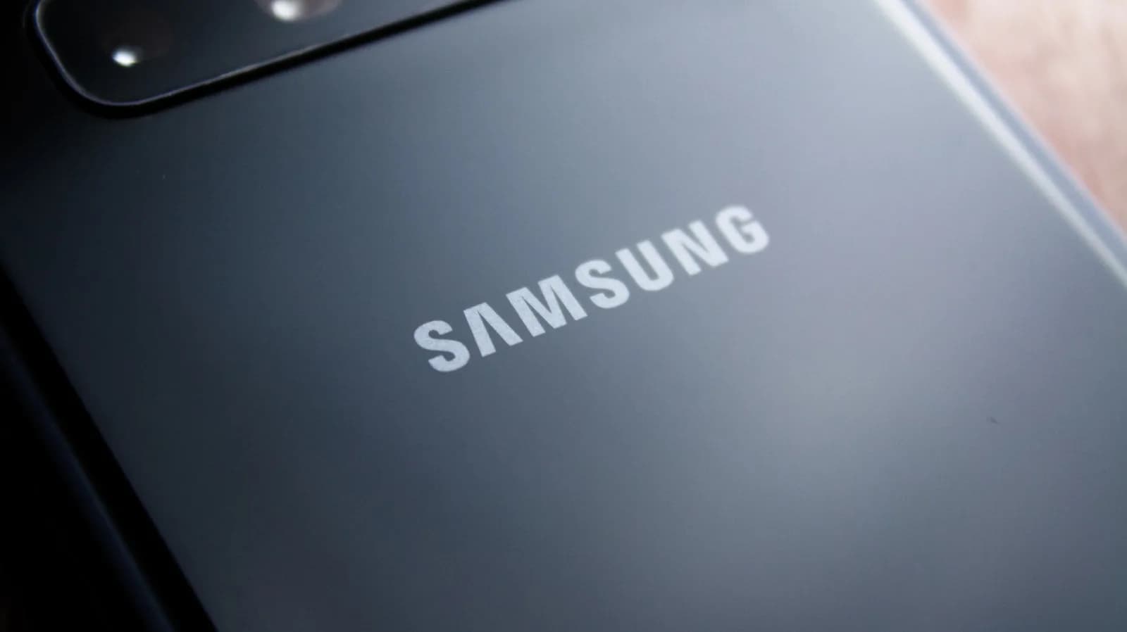 Samsung Galaxy I7500 front view showing physical navigation buttons and thick bezels