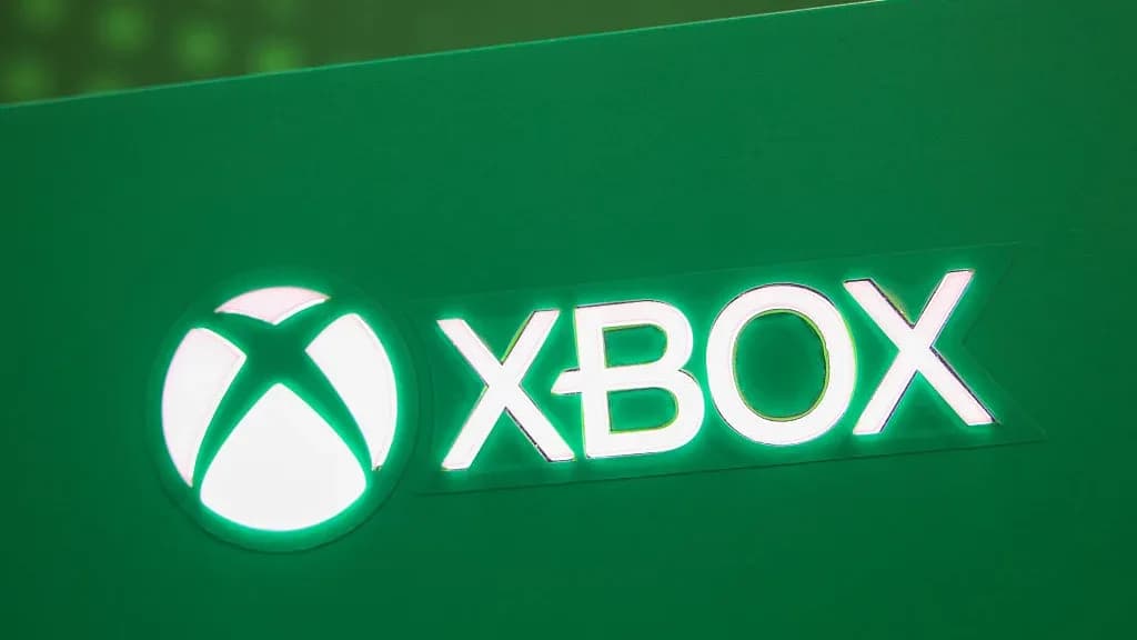 Xbox cloud gaming controller and screen displaying a streamed game session